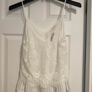 NWT WHITE LACE TOP. Size M